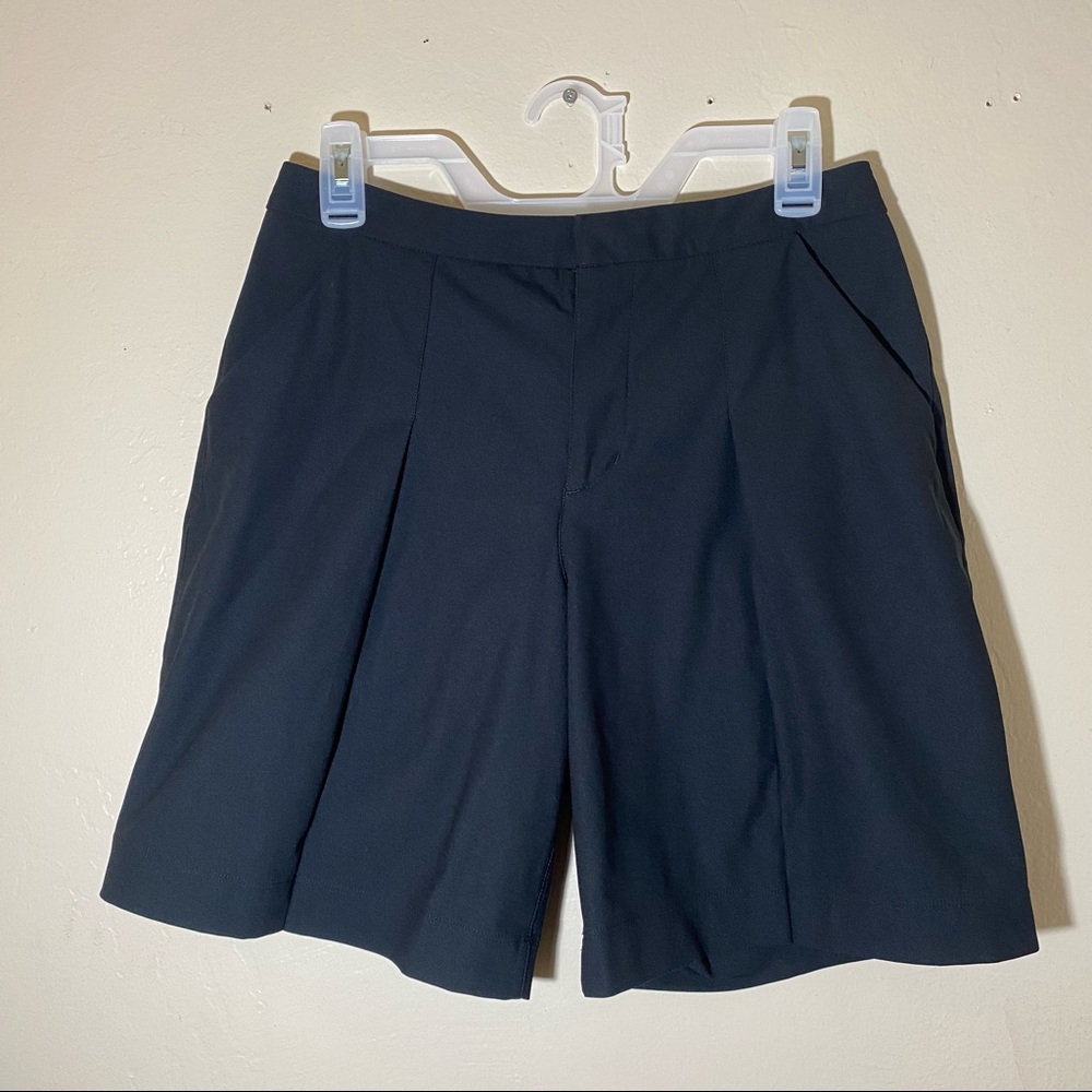 Lululemon Black Pleated Long Story Bermuda Golf Shorts

Size 6
